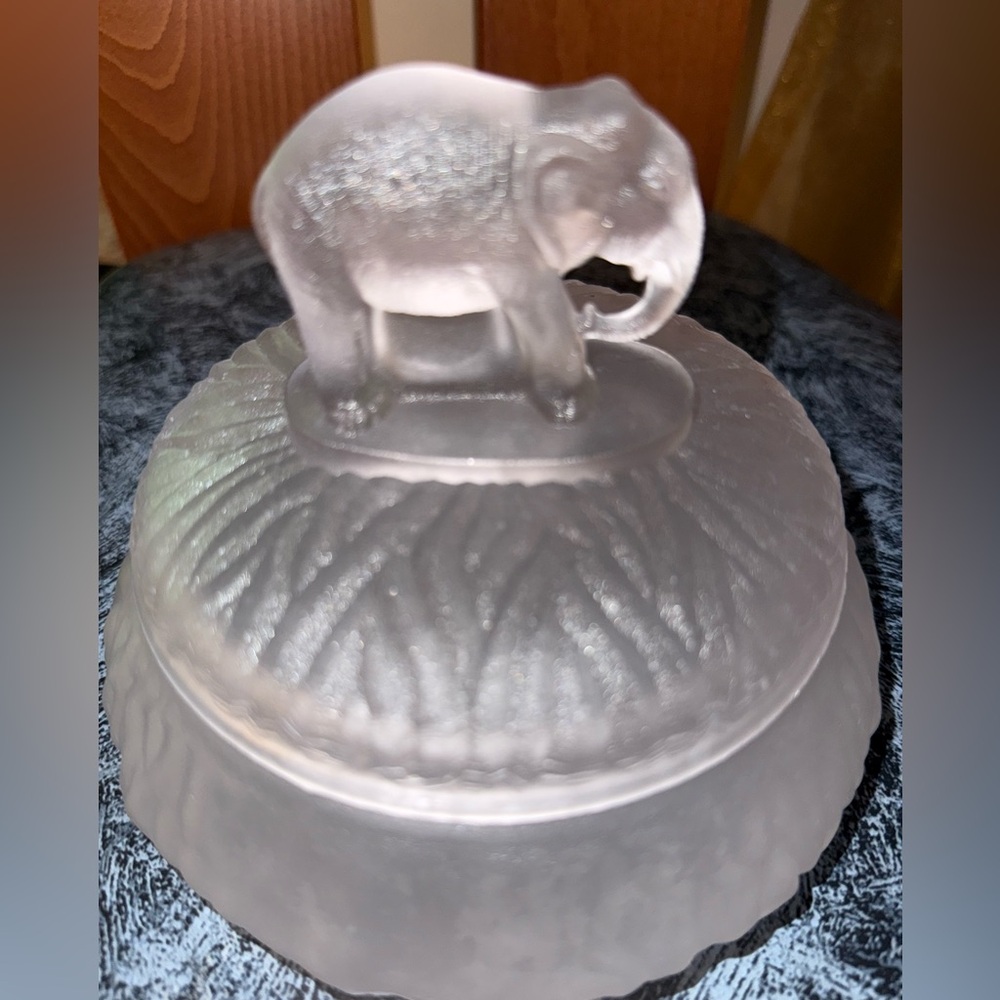 Vintage LE Smith Art Deco Frosted/Clear Frosted Elephant Powder Jar Estate Find